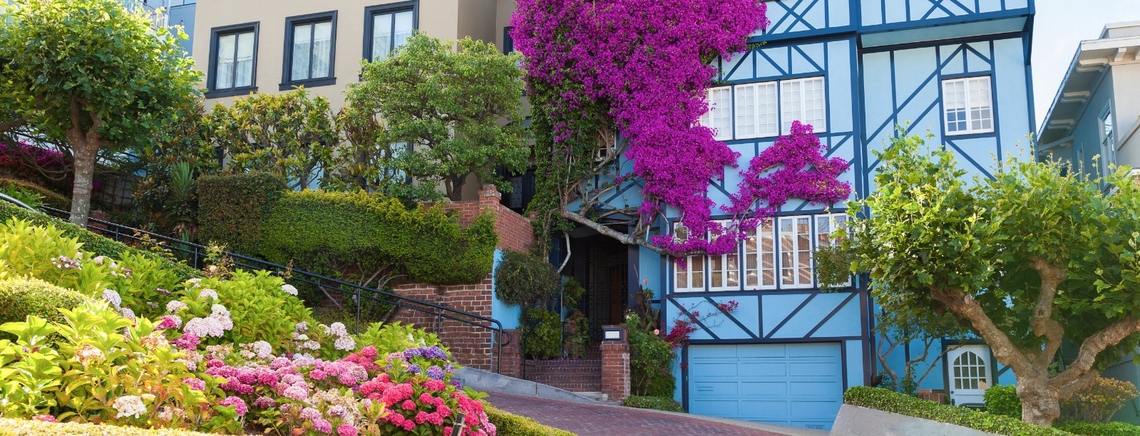 Tan and blue houses on Lombard Street